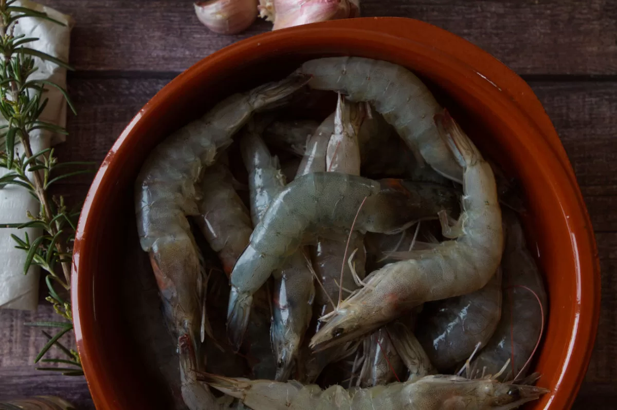 a bowl of large raw shrimp.