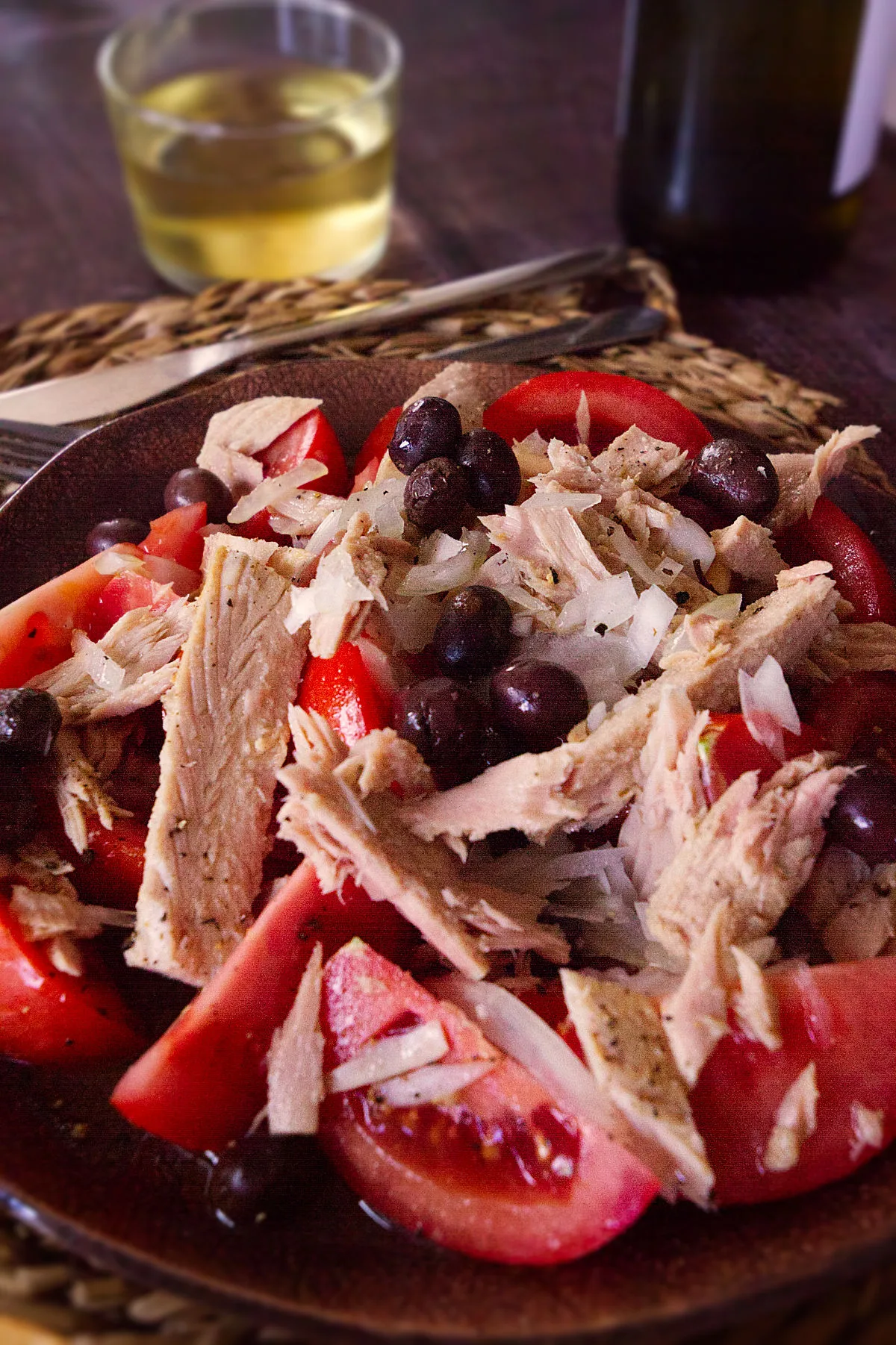 A plate of Spanish-style tuna tomato salad.