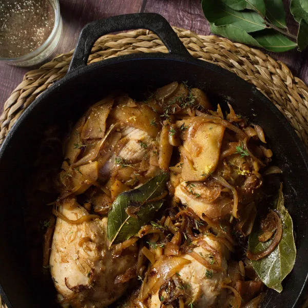 A large pot of one pot chicken thighs in cava and caramelized apples.