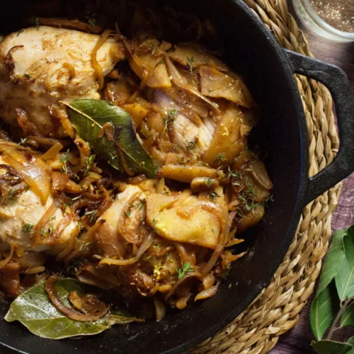 A large pot of one pot chicken thighs in cava and caramelized apples.